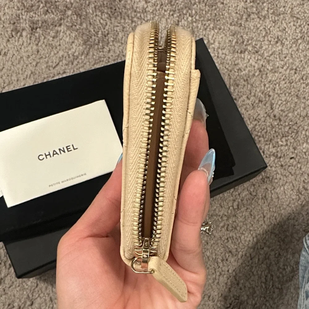 CHANEL gently see